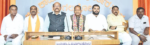 ಬಾಗಲಕೋಟೆಯಲ್ಲಿ ಮಾಜಿ ಸಂಸದ ಉಮೇಶ ಜಾಧವ ಸುದ್ದಿಗೋಷ್ಠಿಯಲ್ಲಿ ಮಾತನಾಡಿದರು. ಔರಾದ್ ಶಾಸಕ ಪ್ರಭು ಚವಾಣ್, ಮುಖಂಡರಾದ ಹೂವಪ್ಪ ರಾಠೋಡ, ರತ್ನಪ್ಪ ರಾಠೋಡ, ಮಣಿಕಂಠ ರಾಠೋಡ ಮತ್ತಿತರರಿದ್ದರು.