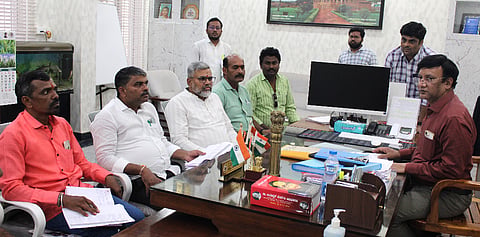 ಬಾಗಲಕೋಟೆ ಜಿಲ್ಲಾಽಕಾರಿಗಳ ಕಚೇರಿಯಲ್ಲಿ ಶುಕ್ರವಾರ ಜಿಲ್ಲೆಯಲ್ಲಿ ನಡೆಯುತ್ತಿರುವ ಎಸ್‌ಐಆರ್ ಪ್ರಗತಿ ಕುರಿತು ವಿವಿಧ ರಾಜಕೀಯ ಪ್ರತಿನಿಽಗಳೊಂದಿಗೆ ಜಿಲ್ಲಾಽಕಾರಿ ಸಂಗಪ್ಪ ಅಧ್ಯಕ್ಷತೆಯಲ್ಲಿ ಸಭೆ ನಡೆಯಿತು.