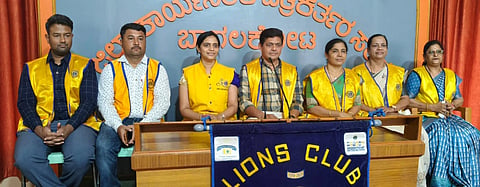 ಬಾಗಲಕೋಟೆಯಲ್ಲಿ ಶುಕ್ರವಾರ ಸುದ್ದಿಗೋಷ್ಠಿಯಲ್ಲಿ ಲಯನ್ಸ್ ಕ್ಲಬ್ ನೂತನ ಅಧ್ಯಕ್ಷೆ ಡಾ.ಕ್ಷಮತಾ ಕೆರೂಡಿ ಮಾತನಾಡಿದರು. ಡಿಂಕೇಶ ರ‍್ಹನಾಪೂರ, ಅಶೋಕ ರುದ್ರಾಕ್ಷಿ, ಡಾ.ಸಾಮ್ರಾಟ ಯೋಗಪ್ಪನವರ ಮತ್ತಿತರರು ಇದ್ದರು.