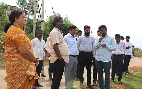 ಬಾಗಲಕೋಟೆ ಜಿಲ್ಲೆ ಬೀಳಗಿ ತಾಲೂಕಿನ ಹೆರಕಲ್‌ನಿಂದ ಆಲಮಟ್ಟಿ ವರೆಗೂ ರಿವರ್ ಕ್ರೂಸ್ ಪ್ರವಾಸೋದ್ಯಮ ಅಭಿವೃದ್ಧಿ ಪಡಿಸುವ ನಿಟ್ಟಿನಲ್ಲಿ ಶನಿವಾರ ಕೇಂದ್ರದ ಅಽಕಾರಿ ಮುರುಗೇಶನ್ ಹಾಗೂ ಜಿಲ್ಲಾಽಕಾರಿ ಸಂಗಪ್ಪ ಅವರು ಪರಿಶೀಲನೆ ನಡೆಸಿದರು.