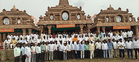 ಚಿತ್ರದುರ್ಗದಲ್ಲಿ ಜು.೧೭ ರಂದು ನಡೆಯುವ ಭೋವಿ ಜನೋತ್ಸವ ಕಾರ್ಯಕ್ರಮದ ಹಿನ್ನಲೆಯಲ್ಲಿ ಶನಿವಾರ ಬಾಗಲಕೋಟೆಯ ಭೋವಿ ಗುರುಪೀಠದಲ್ಲಿ ನಡೆದ ಪೂರ್ವಭಾವಿ ಸಭೆಯಲ್ಲಿ ಪಾಲ್ಗೊಂಡಿದ್ದ ರಾಜ್ಯದ ವಿವಿಧ ಜಿಲ್ಲೆಗಳಿಂದ ಆಗಮಿಸಿದ್ದ ಸಮಾಜದ ಮುಖಂಡರು.
