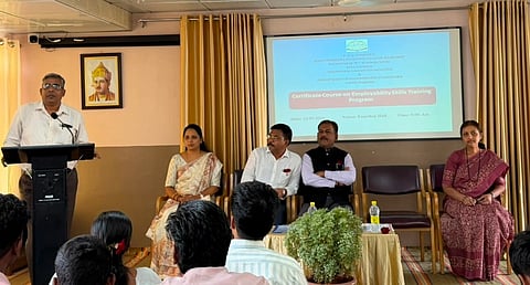 ಬಾಗಲಕೋಟೆ ಬಸವೇಶ್ವರ ವಾಣಿಜ್ಯ ಕಾಲೇಜಿನಲ್ಲಿ ನಡೆದ ಉದ್ಯೋಗಾರ್ಹತಾ ಕೌಶಲ್ಯ ತರಬೇತಿಯಲ್ಲಿ ಪ್ರಾಚಾರ್ಯ ಜಗನ್ನಾಥ ಚವ್ಹಾಣ ಮಾತನಾಡಿದರು. 