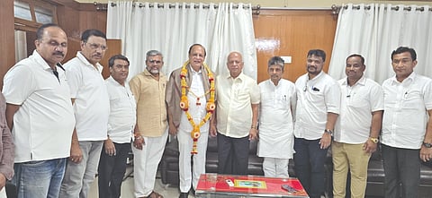  ಬಾಗಲಕೋಟೆ ವಿದ್ಯಾಗಿರಿ ಪ್ರವಾಸಿ ಮಂದಿರದಲ್ಲಿ ಕೆಪಿಸಿಸಿ ಪ್ರಚಾರ ಸಮಿತಿ ಅಧ್ಯಕ್ಷ ವಿನಯಕುಮಾರ್ ಸೊರಕೆ ಅವರನ್ನು ಮಾಜಿ ಸಚಿವ ಎಸ್.ಆರ್. ಪಾಟೀಲ ಸನ್ಮಾನಿಸಿದರು. ಕೆಪಿಸಿಸಿ ಪ್ರಚಾರ ಸಮಿತಿ ಉಪಾಧ್ಯಕ್ಷ ಅಬ್ದುಲ್ ಮುನೀರ, ಸಂಯೋಜಕ ಸುಧೀರ ಮುರೋಳಿ, ಕೆಪಿಸಿಸಿ ಪ್ರಚಾರ ಸಮಿತಿ ಜಿಲ್ಲಾಧ್ಯಕ್ಷ ನಾಗರಾಜ ಹದ್ಲಿ, ಕಾಂಗ್ರೆಸ್ ಮುಖಂಡರಾದ ಮಲ್ಲಿಕಾರ್ಜುನ ಮೇಟಿ, ಆನಂದ ಜಿಗಜಿನ್ನಿ, ಶ್ರೀಧರ ನೀಲನಾಯಕ, ವಿಜಯ ಮುಳ್ಳೂರ, ಮಲ್ಲಿಕಾರ್ಜುನ ಶಿರೂರ, ವಿಜಯ ಕಮತಗಿ ಇತರರಿದ್ದರು.