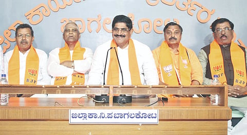 ಬಾಗಲಕೋಟೆಯಲ್ಲಿ ಸಂಸದ ಪಿ.ಸಿ. ಗದ್ದಿಗೌಡರ ಅವರು ಮೋದಿ ಅವರ 12 ವರ್ಷ ಆಡಳಿತದ ಬಗ್ಗೆ ಮಾಹಿತಿ ನೀಡಿದರು. ರಾಜ್ಯಸಭಾ ಸದಸ್ಯ ನಾರಾಯಣಸಾ ಭಾಂಡಗೆ, ಮಾಜಿ ಸಚಿವ ಮುರುಗೇಶ ನಿರಾಣಿ, ಮಾಜಿ ಶಾಸಕರಾದ ವೀರಣ್ಣ ಚರಂತಿಮಠ, ಎಂ.ಕೆ. ಪಟ್ಟಣಶೆಟ್ಟಿ ಮತ್ತಿತರರು ಇದ್ದರು.