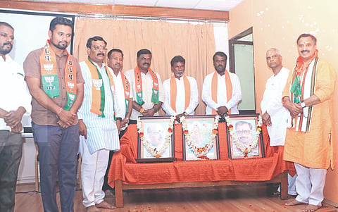 ಬಾಗಲಕೋಟೆಯಲ್ಲಿ ಬಿಜೆಪಿ ಕಾರ್ಯಕರ್ತರಿಗೆ ಎಸ್‌ಐಆರ್ ಬಗ್ಗೆ ಹಾಗೂ ಬಿಎಲ್‌ಎ-2 ತರಬೇತಿಯಲ್ಲಿ ಭಾರತ ಮಾತಾ ಭಾವಚಿತ್ರಕ್ಕೆ ಪುಷ್ಪಾಂಜಲಿ ಸಲ್ಲಿಸುವ ಮೂಲಕ ಚಾಲನೆ ನೀಡಲಾಯಿತು. ಮಾಜಿ ಶಾಸಕ ವೀರಣ್ಣ ಚರಂತಿಮಠ, ರಾಜ್ಯಸಭಾ ಸದಸ್ಯ ನಾರಾಯಣಸಾ ಭಾಂಡಗೆ, ರಾಜು ನಾಯ್ಕರ್ ಮತ್ತಿತರರು ಇದ್ದರು.