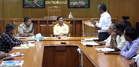 ಬಾಗಲಕೋಟೆ ಜಿಲ್ಲೆಯಲ್ಲಿ ಜೂ. ೨೧ ರಂದು ನಡೆಯುವ ನೀಟ್ ಪರೀಕ್ಷೆಯ ಪೂರ್ವ ಸಿದ್ಧತಾ ಸಭೆಯು ಬುಧವಾರ ಜಿಲ್ಲಾಽಕಾರಿ ಸಂಗಪ್ಪ ಅಧ್ಯಕ್ಷತೆಯಲ್ಲಿ ನಡೆಯಿತು.