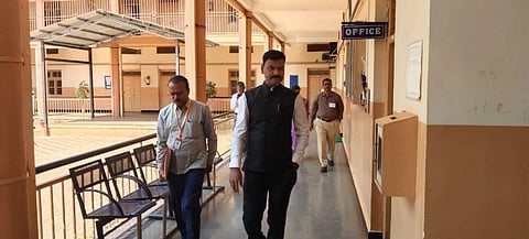 ಬಾಗಲಕೋಟೆ ವಿದ್ಯಾಗಿರಿ ಬಸವೇಶ್ವರ ವಿದ್ಯಾವರ್ಧಕ ಸಂಘದ ಇಂಗ್ಲಿಷ ಮಾಧ್ಯಮ ಶಾಲೆಯ ಪರೀಕ್ಷಾ ಕೇಂದ್ರಕ್ಕೆ ಜಿ.ಪಂ. ಸಿಇಒ ಶಶಿಧರ ಕುರೇರ ಭೇಟಿ ನೀಡಿ ಪರಿಶೀಲನೆ ನಡೆಸಿದರು.