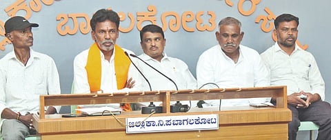 ಬಾಗಲಕೋಟೆಯಲ್ಲಿ ಸುದ್ದಿಗೋಷ್ಠಿಯಲ್ಲಿ ವಾಲ್ಮೀಕಿ ಸಮಾಜದ ಮುಖಂಡ ರಾಜು ನಾಯ್ಕರ್ ಮಾತನಾಡಿದರು. ಪ್ರಕಾಶ ನಾಯ್ಕರ್, ಮಹಾದೇವ ನಾಯಕ, ಹನಮಂತ ಲೋಕಾಪುರ ಇದ್ದರು.