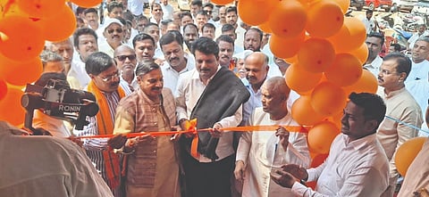 ಬಾಗಲಕೋಟೆ ನಗರದಲ್ಲಿ ಬಿಜೆಪಿ ಚುನಾವಣಾ ಪ್ರಚಾರ ಕಚೇರಿಗೆ ಚಾಲನೆ ನೀಡಲಾಯಿತು. ಬಿಜೆಪಿ ಅಭ್ಯರ್ಥಿ ವೀರಣ್ಣ ಚರಂತಿಮಠ, ರಾಜ್ಯ ಸಭಾ ಸದಸ್ಯ ನಾರಾಯಣಸಾ ಭಾಂಡಗೆ, ಬಿಜೆಪಿ ಜಿಲ್ಲಾಧ್ಯಕ್ಷ ಎಸ್.ಟಿ. ಪಾಟೀಲ ಇತರರಿದ್ದರು.