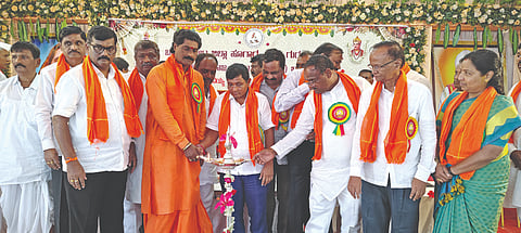 ಬಾಗಲಕೋಟೆ ನಗರದಲ್ಲಿ ಜಿಲ್ಲಾ ಹೂಗಾರ ಸಮಾಜದ ವತಿಯಿಂದ ಹಮ್ಮಿಕೊಂಡಿದ್ದ ಪ್ರತಿಭಾ ಪುರಸ್ಕಾರ ಸಮಾರಂಭವನ್ನು ಶಾಸಕ ಉಮೇಶ ಮೇಟಿ ಉದ್ಘಾಟಿಸಿದರು. 