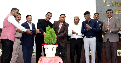 ಬಾಗಲಕೋಟೆ ಜಿಪಂ ಸಭಾಭವನದಲ್ಲಿ ಗುರುವಾರ ಲೋಕಾಯುಕ್ತದಲ್ಲಿ ಬಾಕಿ ಇರುವ ಜಿಲ್ಲೆಯ ಪ್ರಕರಣ ವಿಚಾರಣೆ ಹಾಗೂ ವಿಲೇವಾರಿ ಕಾರ್ಯಕ್ರಮವನ್ನು ಉಪ ಲೋಕಾಯುಕ್ತ ಬಿ.ವೀರಪ್ಪ ಉದ್ಘಾಟಿಸಿದರು. ಲೋಕಾಯುಕ್ತ ವಿಶೇಷ ನ್ಯಾಯಾಽÃಶ ಅರವಿಂದ, ಪ್ರಧಾನ ಜಿಲ್ಲಾ ಮತ್ತು ಸತ್ರ ನ್ಯಾಯಾಽÃಶ ಮಾಸ್ಟರ್ ಆರ್.ಕೆ.ಜಿ.ಎಂ.ಎA ಮಹಾಸ್ವಾಮೀಜಿ ಸೇರಿದಂತೆ ಇತರರು ಇದ್ದರು