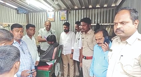 ರಬಕವಿ-ಬನಹಟ್ಟಿ ತಾಲೂಕಿನ ತಮದಡ್ಡಿ ಗ್ರಾಮದಲ್ಲಿ ಅಧಿಕಾರಿಗಳು ದಲಿತರಿಗೆ ಕ್ಷೌರಿಕ ಅಂಗಡಿಗಳಲ್ಲಿ ಕ್ಷೌರಕ್ಕೆ ಅವಕಾಶ ಮಾಡಿಕೊಟ್ಟರು.