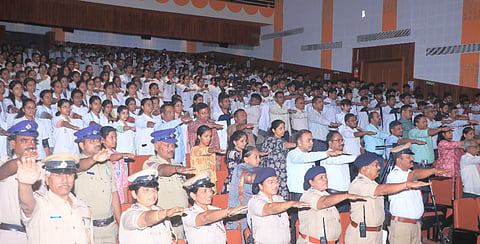 ಕಾರ್ಯಕ್ರಮದಲ್ಲಿ ಮಾದಕದ್ರವ್ಯ ಮುಕ್ತ ಸಮಾಜ ನಿರ್ಮಾಣಕ್ಕಾಗಿ ಪ್ರತಿಜ್ಞಾವಿಽ ಸ್ವೀಕರಿಸಲಾಯಿತು.