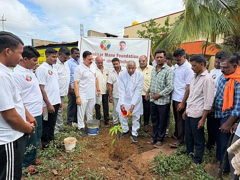 ಬಾಗಲಕೋಟೆ ನಗರದಲ್ಲಿ ೨೦೨೫-೨೬ನೇ ಸಾಲಿನ ಮುಖ್ಯಮಂತ್ರಿಗಳ ಮೂಲ ಸೌಕರ್ಯ ಅಭಿವೃದ್ಧಿ ಯೋಜನೆಯಡಿ ೭.೨೦ ಕೋಟಿ ರೂ.ಗಳ ವೆಚ್ಚದ ವಿವಿಧ ರಸ್ತೆ ಸುಧಾರಣೆ ಹಾಗೂ ಡಾಂಬರೀಕರಣ ಕಾಮಗಾರಿಗಳಿಗೆ ಗುರುವಾರ ಶಾಸಕ ಉಮೇಶ ಮೇಟಿ ಭೂಮಿ ಪೂಜೆ ನೆರವೇರಿಸಿದರು.