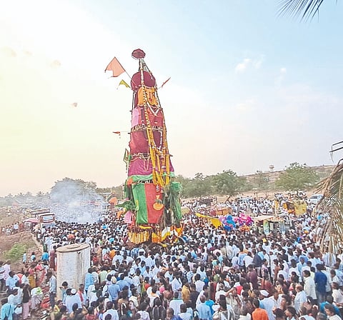 ಬಾಗಲಕೋಟೆ ತಾಲೂಕಿನ ಮುರನಾಳ ಗ್ರಾಮದಲ್ಲಿ ಬುಧವಾರ ಸಂಜೆ ಸಾವಿರಾರು ಭಕ್ತರ ಜಯ ಘೋಷಗಳ ನಡುವೆ ಜಗದ್ಗುರು ಮಳೆರಾಜೇಂದ್ರಸ್ವಾಮಿ ಮಠದ ಮಹಾರಥೋತ್ಸವ ಜರುಗಿತು.