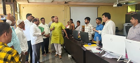 ಬಾಗಲಕೋಟೆ ಪಟ್ಟಣ ಅಭಿವೃದ್ಧಿ ಪ್ರಾಽಕಾರದಲ್ಲಿರುವ ಇ-ಸ್ವತ್ತು ಕಚೇರಿಗೆ ಬಿಟಿಡಿಎ ಅಧ್ಯಕ್ಷ ಪ್ರಕಾಶ ತಪಶೆಟ್ಟಿ ಅವರು ಸೋಮವಾರ ಭೇಟಿ ನೀಡಿ ಪರಿಶೀಲನೆ ನಡೆಸಿದರು. 