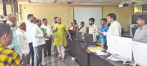 ಬಾಗಲಕೋಟೆಯ ನವನಗರದ ವಿವಿಧ ಸೆಕ್ಟರ್‌ಗಳಿಗೆ ಅಧಿಕಾರಿಗಳ ಜೊತೆ ಬಿಟಿಡಿಎ ಅಧ್ಯಕ್ಷ ಪ್ರಕಾಶ ತಪಶೆಟ್ಟಿ ಭೇಟಿ ನೀಡಿ ಪರಿಶೀಲನೆ ನಡೆಸಿದರು. 