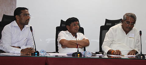 ಬಾಗಲಕೋಟೆ ತಾಲೂಕು ಪಂಚಾಯಿತಿ ಸಭಾಭವನದಲ್ಲಿ ಶಾಸಕ ಉಮೇಶ ಮೇಟಿ ಅಧ್ಯಕ್ಷತೆಯಲ್ಲಿ ತಾಲೂಕಾ ಮಟ್ಟದ ಗ್ಯಾರಂಟಿ ಯೋಜನೆಗಳ ಅನುಷ್ಠಾನ ಸಮಿತಿಯ ಪ್ರಗತಿ ಪರಿಶೀಲನಾ ಸಭೆ ನಡೆಯಿತು. ಗ್ಯಾರಟಿ ಅನುಷ್ಠಾನ ಸಮಿತಿ ತಾಲೂಕು ಅಧ್ಯಕ್ಷ ಎಸ್.ಎನ್.ರಾಂಪೂರ, ತಾಪಂ ಕಾರ್ಯನಿರ್ವಾಹಕ ಅಽಕಾರಿ ಸುಭಾಷ ಸಂಪಗಾವಿ ಇದ್ದರು.