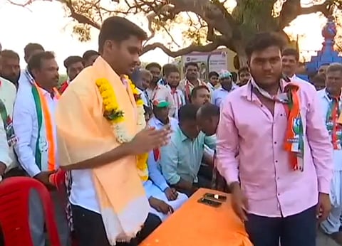 ಬಾಗಲಕೋಟೆ ತಾಲೂಕಿನ ಶಿರೂರ ಗ್ರಾಮದಲ್ಲಿ ಯುವ ಕಾಂಗ್ರೆಸ್ ರಾಜ್ಯ ಕಾರ್ಯದರ್ಶಿ ರಾಹುಲ್ ಜಾರಕಿಹೊಳಿಯವರು ಅಭ್ಯರ್ಥಿ ಉಮೇಶ ಮೇಟಿ ಪರವಾಗಿ ಪ್ರಚಾರ ಸಭೆಯಲ್ಲಿ ಭಾಗವಹಿಸಿ ಮತಯಾಚನೆ ಮಾಡಿದರು.