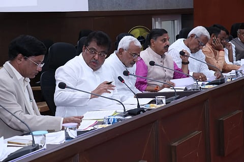 ಬಾಗಲಕೋಟೆ ಜಿಲ್ಲಾ ಪಂಚಾಯಿತಿ ಸಭಾಭವನದಲ್ಲಿ ಮಂಗಳವಾರ ಸಚಿವ ಎಂ.ಬಿ.ಪಾಟೀಲ ನೇತೃತ್ವದಲ್ಲಿ ಜಿಲ್ಲಾ ವಿಪತ್ತು ನಿರ್ವಹಣೆ ವಿಷಯದ ಕುರಿತು ಸಭೆ ನಡೆಯಿತು. ಜಿಲ್ಲೆಯ ಶಾಸಕರು, ಅಽಕಾರಿಗಳು ಇದ್ದರು.