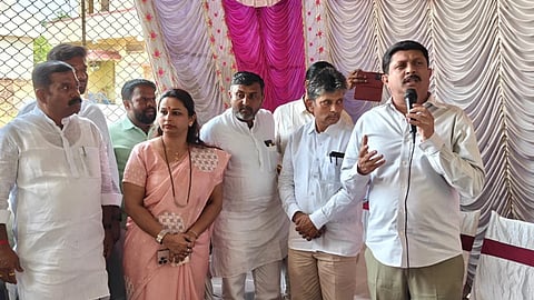 ಬಾಗಲಕೋಟೆ ನಗರದ ವಿದ್ಯಾಗಿರಿಯಲ್ಲಿ ಸಚಿವೆ ಭೈರತಿ ಸುರೇಶ ಕಾಂಗ್ರೆಸ್ ಅಭ್ಯರ್ಥಿ ಉಮೇಶ ಮೇಟಿ ಅವರ ಪರ ಮತಯಾಚನೆ ಮಾಡಿದರು. ಈ ಸಂದರ್ಭದಲ್ಲಿ ಶಾಸಕ ರಾಘವೇಂದ್ರ ಹಿಟ್ನಾಳ, ಮಲ್ಲಿಕಾರ್ಜುನ ಮೇಟಿ, ರಕ್ಷಿತಾ ಭರತಕುಮಾರ ಈಟಿ, ಶ್ರೀಶೈಲ ದಳವಾಯಿ ಇತರರು ಇದ್ದರು. 