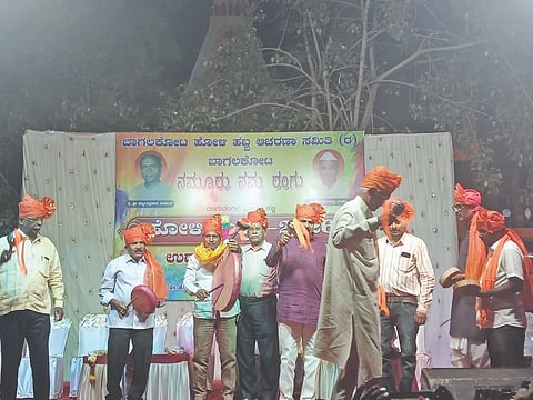  ಬಾಗಲಕೋಟೆ ನಗರದ ಹೊಳೆ ಆಂಜನೇಯ ದೇವಸ್ಥಾನ ಆವರಣದಲ್ಲಿ ಹೋಳಿ ಆಚರಣಾ ಸಮಿತಿ ಬಾಗಲಕೋಟೆ ವತಿತಿಂದ ಹಮ್ಮಿಕೊಂಡಿದ್ದ ನಮ್ಮೂರು ನಮ್ಮ ರಂಗು -2026 ಹೋಳಿ ಉತ್ಸವಕ್ಕೆ ಕಾಂಗ್ರೆಸ್ ಮುಖಂಡ ಮಲ್ಲಿಕಾರ್ಜುನ ಮೇಟಿ ಚಾಲನೆ ನೀಡಿದರು. ಹೋಳಿ ಆಚರಣಾ ಸಮಿತಿ ಅಧ್ಯಕ್ಷ ಕಳಕಪ್ಪ ಬಾದೋಡಗಿ, ಸಂಘಟನಾ ಕಾರ್ಯದರ್ಶಿ ಸಂಜೀವ ವಾಡಕರ, ಮಹಾಬಳೇಶ್ವರ ಗುಡಗುಂಟಿ, ರಾಜು ಶಿಂಧೆ, ಪತ್ರಕರ್ತ ರವಿ ಹಳ್ಳೂರ ಇತರರಿದ್ದರು.  