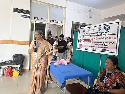  ಬಾಗಲಕೋಟೆ ಬಿವಿವಿ ಸಂಘದ ಎಸ್. ನಿಜಲಿಂಗಪ್ಪ ಮೆಡಿಕಲ್ ಕಾಲೇಜ ಮತ್ತು ಹಾನಗಲ್ಲ ಕುಮಾರೇಶ್ವರ ಆಸ್ಪತ್ರೆಯ ಚಿಕ್ಕಮಕ್ಕಳ ವಿಭಾಗದಲ್ಲಿ ವಿಶ್ವ ಸ್ತನ್ಯಪಾನ ಸಪ್ತಾಹ ಕಾರ್ಯಕ್ರಮದಲ್ಲಿ ಸ್ತನ್ಯಪಾನ ಸ್ನೇಹಿ ಆಸ್ಪತ್ರೆ ಕಾರ್ಯಾಧ್ಯಕ್ಷೆ ಡಾ. ಭುವನೇಶ್ವರಿ ಯಳಮಲಿ ಮಾತನಾಡಿದರು. ಸೀರೋಗ ವಿಭಾಗದ ಮುಖ್ಯಸ್ಥೆ ಡಾ. ಆಶಾಲತಾ ಮಲ್ಲಾಪೂರ, ಚಿಕ್ಕಮಕ್ಕಳ ವಿಭಾಗದ ಮುಖ್ಯಸ್ಥ ಡಾ. ಅಶೋಕ ಬಡಕಲಿ, ಚಿಕ್ಕಮಕ್ಕಳ ತಜ್ಞ ಡಾ. ರಮೇಶ ಪೋಳ ಇದ್ದರು.