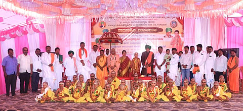 ಬಾಗಲಕೋಟೆ ತಾಲೂಕಿನ ಮುರನಾಳ ಪುನರ್ವಸತಿ ಕೇಂದ್ರದಲ್ಲಿ ಮಳೆರಾಜೇಂದ್ರಸ್ವಾಮಿ ಮಠದಲ್ಲಿ ಸಾಮೂಹಿಕ ಉಪನಯನ ಹಾಗೂ ಧಾರ್ಮಿಕ ಸಭೆ ಹಮ್ಮಿಕೊಳ್ಳಲಾಗಿತ್ತು. ಆಂಧ್ರ ಪ್ರದೇಶದ ವೀರಭದ್ರ ಸ್ವಾಮಿಗಳು, ಜಗನ್ನಾಥ ಸ್ವಾಮೀಜಿ, ಮಳೆಯಪ್ಪಯ್ಯ ಮಹಾಸ್ವಾಮಿಗಳು, ನಿತ್ಯಾನಂದ ಸ್ವಾಮಿಗಳು, ನವಲಗುಂದ ನಾಗಲಿಂಗಸ್ವಾಮಿ ಮಠದ ವೀರಯ್ಯ ಸ್ವಾಮಿಗಳು, ಸಿಂದಗಿ ಮೂರುಝಾವ ಮಠದ ರಾಮಚಂದ್ರಸ್ವಾಮಿಗಳು ಇದ್ದರು.