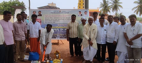ಬೀಳಗಿ ತಾಲೂಕಿನ ಮುತ್ತಲದಿನ್ನಿ ತಾಂಡಾದಲ್ಲಿ ಸಿಸಿ ರಸ್ತೆ ಹಾಗೂ ಪೇವರ್ಸ್ ಅಭಿವದ್ಧಿ ಕಾಮಗಾರಿಗಳಿಗೆ ಶಾಸಕ ಜೆ.ಟಿ.ಪಾಟೀಲ ಚಾಲನೆ ನೀಡಿದರು. ತಾಪಂ ಮಾಜಿ ಅಧ್ಯಕ್ಷ ಶ್ರೀಶೈಲ ಸೂಳಿಕೇರಿ, ಕಾಂಗ್ರೆಸ್ ಬ್ಲಾಕ್ ಅಧ್ಯಕ್ಷ ಹನಮಂತ ಕಾಖಂಡಕಿ, ಗ್ಯಾರಂಟಿ ಸಮಿತಿ ತಾಲೂಕು ಅಧ್ಯಕ್ಷ ಅಣವೀರಯ್ಯ ಪ್ಯಾಠಿಮಠ ಇತರರಿದ್ದು.