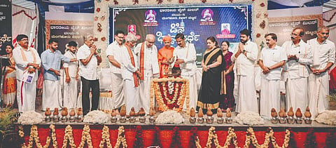  ಭಾರತೀಯ ಜೈನ್ ಮಿಲನ್ ವಲಯ 8ರ ಮಂಗಳೂರು ವಿಭಾಗದ ಜಿನ ಭಜನೆ ಸ್ಪರ್ಧೆಯ ಉದ್ಘಾಟನಾ ಸಮಾರಂಭದಲ್ಲಿ ಪ್ರಮುಖರಾದ ಸುರೇಂದ್ರ ಕುಮಾರ್, ಅನಿತಾ ಸುರೇಂದ್ರ ಕುಮಾರ್, ಪ್ರಸನ್ನ ಕುಮಾರ್, ಪದ್ಮಪ್ರಸಾದ್ ಹೆಗ್ಡೆ ಇತರರಿದ್ದರು.