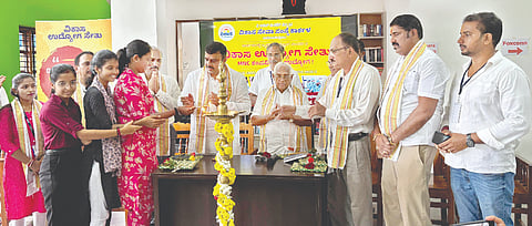ಉದ್ಯೋಗ ಸೇತು’ ಬೃಹತ್ ಉದ್ಯೋಗ ಮೇಳದ ಉದ್ಘಾಟನಾ ಸಮಾರಂಭ ವಿಕಾಸ ಕಚೇರಿಯಲ್ಲಿ ಗುರುವಾರ ನಡೆಯಿತು.