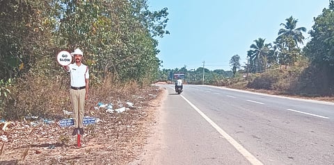 ಬೆಳ್ಮಣ್ ಪೆಟ್ರೋಲ್ ಪಂಪ್ ಹಾಗೂ ಪೆರಲ್‌ಪಾದೆ ನಡುವಿನ ಅಪಾಯಕಾರಿ ತಿರುವಿನಲ್ಲಿ ಸೂಚನಾ ಫಲಕ ಅಳವಡಿಸಿರುವುದು.