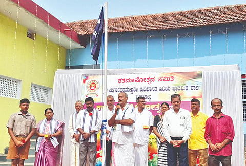  ಬಂಟಕಲ್ಲು ಶ್ರೀ ದುರ್ಗಾಪರಮೇಶ್ವರೀ ಅನುದಾನಿತ ಹಿರಿಯ ಪ್ರಾಥಮಿಕ ಶಾಲೆ ವಾರ್ಷಿಕೋತ್ಸವದಲ್ಲಿ ಗಂಪದಬೈಲು ಜಯರಾಮ ಪ್ರಭು ಮಾತನಾಡಿದರು. ಪ್ರಮುಖರಾದ ಟೋನಿ ಮೋನಿಸ್, ತೆರೆಜಾ ಫೆಲಿಕ್ಸ್ ಮಾರ್ಟಿಸ್, ಸುಂದರ ಪಾಟ್ಕರ್ ಪೊದಮಲೆ, ಮಾಧವ ಕಾಮತ್, ಶಶಿಧರ ವಾಗ್ಲೆ, ರವೀಂದ್ರ ಪಾಟ್ಕರ್, ನವೀನ್, ರಿತಿಕ್, ಸಂಗೀತಾ ಆರ್.ಪಾಟ್ಕರ್ ಉಪಸ್ಥಿತರಿದ್ದರು.
