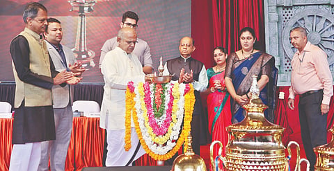 ವರ್ಣೋತ್ಸವ-2026 ಕಾರ್ಯಕ್ರಮವನ್ನು ಶ್ರೀ ಸೋದೆ ವಾದಿರಾಜ ಮಠ ಶಿಕ್ಷಣ ಪ್ರತಿಷ್ಠಾನ ಉಪಾಧ್ಯಕ್ಷ ಪಿ.ಶ್ರೀನಿವಾಸ ತಂತ್ರಿ ಉದ್ಘಾಟಿಸಿದರು. ಪ್ರಮುಖರಾದ ದೀಪಕ್ ನಾಯಕ್, ಸ್ನೇಹಲ್ ವಿ.ರಾವ್, ವಿಘ್ನೇಶ್ ಕಳತ್ತೂರ್, ರತ್ನಕುಮಾರ್, ಡಾ.ರಾಧಾಕೃಷ್ಣ ಎಸ್.ಐತಾಳ್ ಉಪಸ್ಥಿತರಿದ್ದರು.