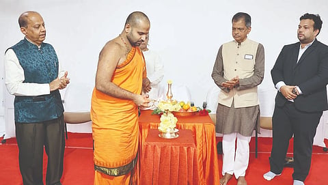 ವಿದ್ಯಾರ್ಥಿ ಚಟುವಟಿಕಾ ಕೇಂದ್ರವನ್ನು ಶ್ರೀ ಸೋದೆ ಶಿಕ್ಷಣ ಸಂಸ್ಥೆಗಳ ಅಧ್ಯಕ್ಷ ಶ್ರೀ ವಿಶ್ವವಲ್ಲಭ ತೀರ್ಥ ಶ್ರೀಪಾದರು ಉದ್ಘಾಟಿಸಿದರು. ರತ್ನ ಕುವಾರ್, ಶ್ರೀನಿವಾಸ ತಂತ್ರಿ, ಹರೀಶ್ ಬೆಳ್ಮಣ್ ಮೊದಲಾದವರಿದ್ದರು.