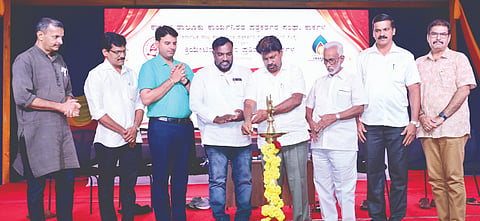  ಕಾರ್ಕಳ ಕ್ರಿಯೇಟಿವ್ ಕಾಲೇಜಿನಲ್ಲಿ ಗುರುವಾರ ಪತ್ರಿಕಾ ದಿನಾಚರಣೆ ಕಾರ್ಯಕ್ರಮವನ್ನು ಎಂ.ಎ.ಗಫೂರ್ ಉದ್ಘಾಟಿಸಿದರು. ಪ್ರಮುಖರಾದ ಬಿಪಿನ್ ಚಂದ್ರಪಾಲ್ ನಕ್ರೆ, ಗಣಪತಿ ಕೆ.ಎಸ್., ಮೊಹಮ್ಮದ್ ಶರೀಫ್ ಮೊದಲಾದವರಿದ್ದರು.  