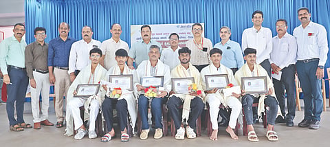 ಕ್ರೀಡಾ ಸಾಧಕರನ್ನು ಗೌರವಿಸಲಾಯಿತು. ಪ್ರಮುಖರಾದ ಡಾ.ಸುಧಾಕರ ಶೆಟ್ಟಿ, ರವೀಂದ್ರ ಉಪಾಧ್ಯ, ರಮೇಶ್ ಕಾಂಚನ್ ಮೊದಲಾದವರಿದ್ದರು.