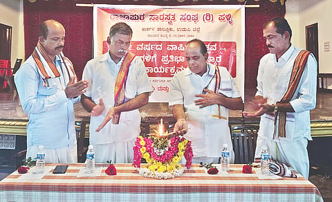 ಪಳ್ಳಿ ರಾಜಜಾಪುರ ಸಾರಸ್ವತ ಸಂಘದ ವಾರ್ಷಿಕೋತ್ಸವವನ್ನು ಅಡಪಾಡಿ ಕ್ಷೇತ್ರದ ಧರ್ಮದರ್ಶಿ ಪುಂಡಲೀಕ ನಾಯಕ್ ಉದ್ಘಾಟಿಸಿದರು. ಪ್ರಮುಖರಾದ ಮೋಹನದಾಸ್ ನಾಯಕ್ ದಾದಬೆಟ್ಟು, ದೇವದಾಸ್ ನಾಯಕ್ ಮುಟ್ಟಿಕಲ್ಲು, ಅರುಣ್ ನಾಯಕ್ ಉಬೆರಬೆಟ್ಟು ಉಪಸ್ಥಿತರಿದ್ದರು. 