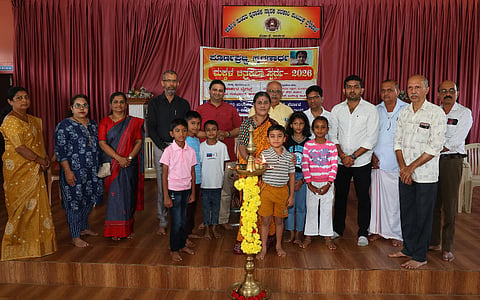  ಮಕ್ಕಳ ಚಿತ್ರಕಲಾ ಸ್ಪರ್ಧೆ ಉದ್ಘಾಟನಾ ಕಾರ್ಯಕ್ರಮದಲ್ಲಿ ಕವಯಿತ್ರಿ ಜ್ಯೋತಿ ಗುರುಪ್ರಸಾದ್, ವೈದ್ಯ ಕಾರ್ತಿಕ್ ರಾವ್ ,ರಾಜಾಪುರ ಸಾರಸ್ವತ ಕ್ರೆಡಿಟ್ ಕೋ-ಆಪರೇಟಿವ್ ಸೊಸೈಟಿ ಅಧ್ಯಕ್ಷ ಕಡಾರಿ ರವೀಂದ್ರ ಪ್ರಭು ಮೊದಲಾದವರಿದ್ದರು.
