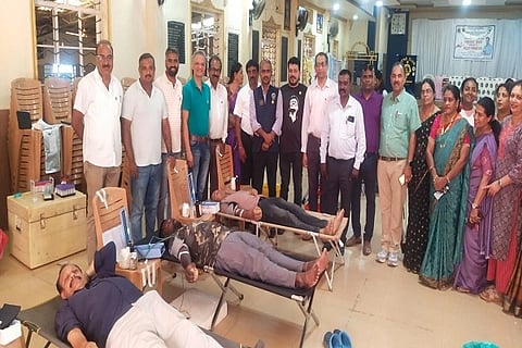 ಕುಶಾಲನಗರ ಲಯನ್ಸ್ ಕ್ಲಬ್ ಮತ್ತು ಗೌಡ ಸಮಾಜದ ಆಶ್ರಯದಲ್ಲಿ ಪುನಿತ್ ರಾಜ್ ಕುಮಾರ್ ಹುಟ್ಟುಹಬ್ಬ ಅಂಗವಾಗಿ ರಕ್ತದಾನ ಶಿಬಿರ ನಡೆಯಿತು. ಡಾ.ಕರುಂಬಯ್ಯ, ಡಾ.ಪಂಚಮ್ ತಿಮ್ಮಯ್ಯ, ಚಿಲ್ಲನ ಗಣಿಪ್ರಸಾದ್, ಸುಮನ್ ಬಾಲಚಂದ್ರ ಮತ್ತಿತರರು ಇದ್ದರು.