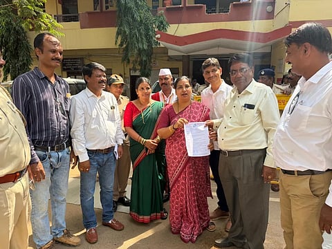 hdmc permission ಹುಬ್ಬಳ್ಳಿಯ ಮಹಾನಗರ ಪಾಲಿಕೆಯಲ್ಲಿ ಮೇಯರ್​ ಜ್ಯೋತಿ ಪಾಟೀಲ್​ ಅವರಿಗೆ ಮನವಿ ಸಲ್ಲಿಸಿದ ಸುರೇಶ ಕಿರೇಸೂರ.