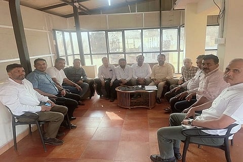 ಕೊಡಗು ಜಿಲ್ಲಾ ಬ್ಯಾರಿ ವೆಲ್ಫೇರ್ ಟ್ರಸ್ಟ್‌ನ ಸಭೆಯಲ್ಲಿ ಯು.ಹೆಚ್.ಉಮರ್, ಎಂ.ಎ.ನಾಸಿರ್, ಬಿ.ಎ.ಶಂಷುದ್ದೀನ್ ಇತರರಿದ್ದರು. 