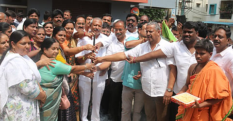 ಕೆಆರ್ ಪುರ ಕ್ಷೇತ್ರದ ಹೆಚ್.ಎ.ಎಲ್ ಹೌಸಿಂಗ್ ಕಾಂಪ್ಲೆಕ್ಸೃ್ ನಿಂದ ವಿಭೂತಿಪುರ ಕೆರೆಗೆ 600 ಎಂಎಂ ವ್ಯಾಸದ ಆರ್‌ಸಿಸಿ ಎನ್‌ಪಿ3 ಕೊಳವೆ  ಮಾರ್ಗ ಮತ್ತು 1200 ಎಂಎಂ ವ್ಯಾಸದ ಕೊಳವೆ ಮಾರ್ಗ ಕಗ್ಗದಾಸಪುರ ಮುಖ್ಯರಸ್ತೆಯಿಂದ ದೊಡ್ಡನೆಕ್ಕುಂದಿ  ಕೆರೆಯ ವರೆಗೆ ಅಳವಡಿಸುವ ಕಾಮಗಾರಿಗೆ ಗುದ್ದಲಿ ಪೂಜೆ ನೆರವೇರಿಸಿ