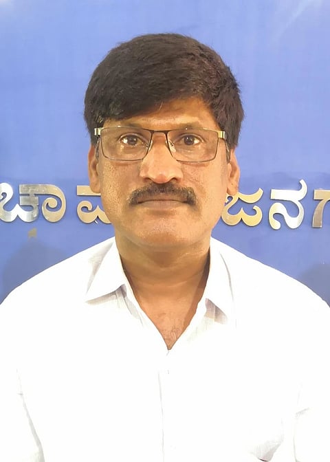 ಚಾಮರಾಜನಗರದ ಜಿಲ್ಲಾ ಪತ್ರಕರ್ತರ ಭವನದಲ್ಲಿ ಆಯೋಜಿಸಿದ್ದ ಸುದ್ದಿಗೋಷ್ಠಿಯಲ್ಲಿ ಮುಖಂಡ ಸಿ.ಕೆ.ಮಂಜುನಾಥ್ ಮಾತನಾಡಿದರು. 