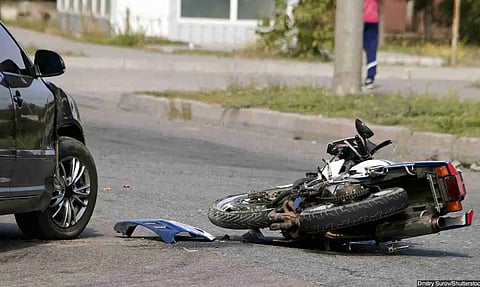 ಬೈಕಿಗೆ ಕಾರು ಡಿಕ್ಕಿಯಾಗಿ ಗಾಯ Bike hit by car
