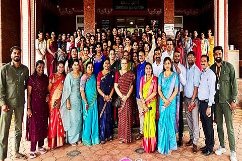 ಚಾಮುಂಡೇಶ್ವರಿ ವಿದ್ಯುತ್ ಸರಬರಾಜು ನಿಗಮ ನಿಯಮಿತ (ಸೆಸ್ಕ್) ವತಿಯಿಂದ ಆಚರಿಸಲಾದ ಅಂತಾರಾಷ್ಟ್ರೀಯ ಮಹಿಳಾ ದಿನದ ಸಂದರ್ಭ ಕಾರ್ಯಕ್ರಮದಲ್ಲಿ ಪಾಲ್ಗೊಂಡಿದ್ದ ಸೆಸ್ಕ್ ಸಿಬ್ಬಂದಿ ವರ್ಗ. ಶರಣಮ್ಮ ಎಸ್. ಜಂಗಿನ, ಎಂ. ರಾಮಚಂದ್ರ, ಕೆ. ಎಚ್. ಪ್ರಭಾವತಿ, ಆರ್.ಪಿ. ನೀತಾ ಮತ್ತಿತರರು ಇದ್ದರು.
