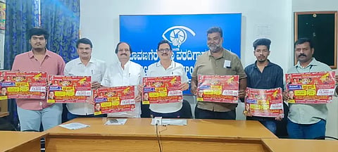 ದಾವಣಗೆರೆಯಲ್ಲಿ ಶನಿವಾರ ಓಪನ್ ರ‌್ಯಾಪಿಡ್-‘ಪುನೀತ್ ರಾಜ್‌ಕುಮಾರ್ ಕಪ್’ ಸೀಸನ್-4 ಚದುರಂಗ ಸ್ಪರ್ಧೆ ಬಗ್ಗೆ ದಿನೇಶ್ ಕೆ. ಶೆಟ್ಟಿ ಮಾಹಿತಿ ನೀಡಿದರು.