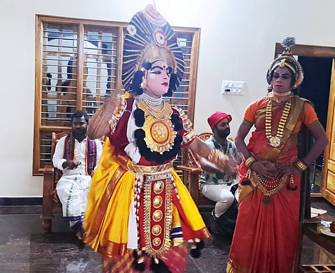 chikkamela saandrbhika chithra
