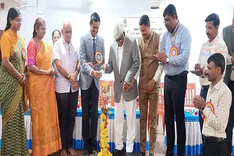 ಶಿವಮೊಗ್ಗದ ಡಿವಿಎಸ್ ಶಿಕ್ಷಣ ಸಂಸ್ಥೆಯಲ್ಲಿ ಏರ್ಪಡಿಸಿದ್ದ ಬಾಲ ಕಾರ್ಮಿಕ ವಿರೋಧಿ ದಿನಾಚರಣೆಯನ್ನು ಎಂ.ಎಸ್.ಸಂತೋಷ್ ಉದ್ಘಾಟಿಸಿದರು. ಕೆ.ಬಸಪ್ಪ ಗೌಡ, ಎಸ್.ಪಿ.ದಿನೇಶ್, ವೇಣುಗೋಪಾಲ್, ರಾಘವೇಂದ್ರ ಸ್ವಾಮಿ, ಭಾರತಿ ಬಣಕಾರ್, ರಘುನಾಥ್ ಇದ್ದರು.
