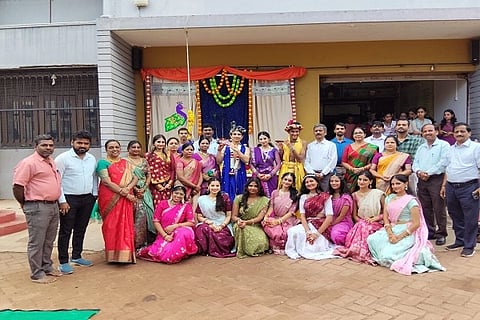 chinmaya college ಹುಬ್ಬಳ್ಳಿಯ ಚಿನ್ಮಯ ವಿಜ್ಞಾನ ಮತ್ತು ವಾಣಿಜ್ಯ ಪದವಿ ಪೂರ್ವ ಮಹಾವಿದ್ಯಾಲಯದಲ್ಲಿ ಶನಿವಾರ ಏರ್ಪಡಿಸಿದ್ದ ಶ್ರೀಕೃಷ್ಣ ಜನ್ಮಾಷ್ಟಮಿಯಲ್ಲಿ ಭಾಗವಹಿಸಿದ್ದ ವಿದ್ಯಾರ್ಥಿಗಳು ಮತ್ತು ಸಿಬ್ಬಂದಿ.